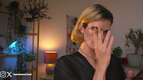 Snapshot of kawaiiboi_ chatting on 02-06-25, 09:06 sasha online show from 02-06-25, 09:06