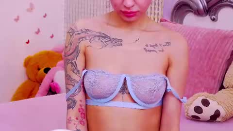 Snapshot of kayabellee chatting on 06-17-26, 04:59 Kaya Belle online show from 06-17-26, 04:59