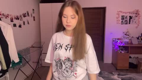 Nyelle online show from 04-25-26, 02:03