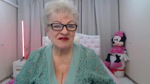Snapshot of kaylesmoll chatting on 04-24-26, 06:54 kaylesmoll online show from 04-24-26, 06:54