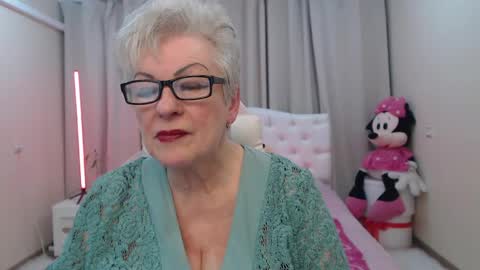 Snapshot of kaylesmoll chatting on 04-28-26, 02:27 kaylesmoll online show from 04-28-26, 02:27