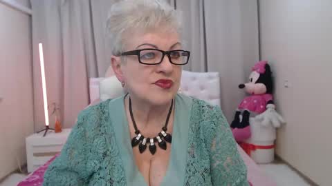 Snapshot of kaylesmoll chatting on 05-12-26, 06:38 kaylesmoll online show from 05-12-26, 06:38