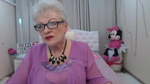 Snapshot of kaylesmoll chatting on 05-26-26, 06:48 kaylesmoll online show from 05-26-26, 06:48