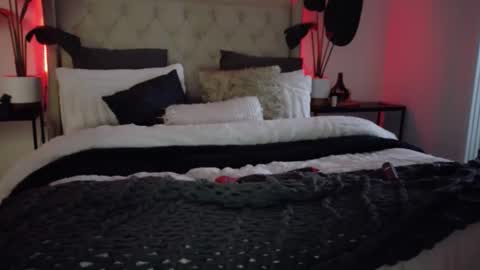 Snapshot of keeliebaby chatting on 06-10-26, 10:36 Keelie xx online show from 06-10-26, 10:36
