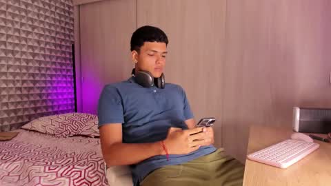 Snapshot of keinner_bigdick chatting on 03-07-26, 01:13 KEINNER online show from 03-07-26, 01:13