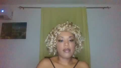 Snapshot of kelliecapri chatting on 06-18-26, 04:46 Kellie online show from 06-18-26, 04:46