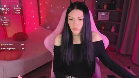 Kelly online show from 04-25-26, 01:41