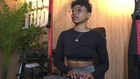 kelly__thomson online show from 05-20-26, 01:50