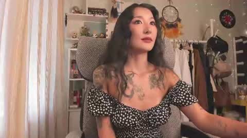 Snapshot of kellyasian chatting on 07-17-26, 06:20 Leia online show from 07-17-26, 06:20