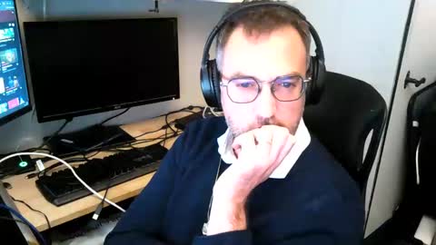 Snapshot of kelvin06133 chatting on 12-20-24, 10:00 kelvin06133 online show from 12-20-24, 10:00