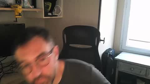 Snapshot of kelvin06133 chatting on 02-15-25, 02:22 kelvin06133 online show from 02-15-25, 02:22