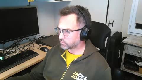 Snapshot of kelvin06133 chatting on 02-19-25, 11:14 kelvin06133 online show from 02-19-25, 11:14