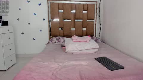 Kendall ewers online show from 02-19-26, 01:45