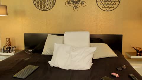 Snapshot of kendraleroy chatting on 01-12-25, 06:49 KENDRA online show from 01-12-25, 06:49