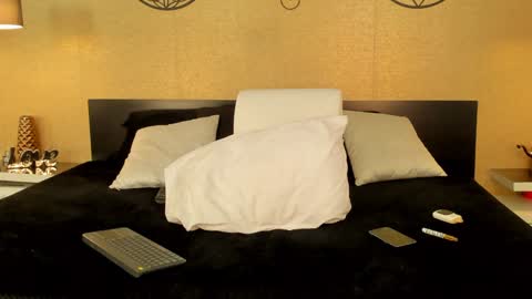 Snapshot of kendraleroy chatting on 01-26-25, 01:09 KENDRA online show from 01-26-25, 01:09