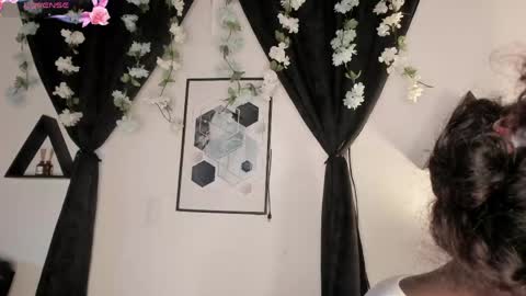 Snapshot of kentha_mitchellss chatting on 04-24-26, 10:39 KENTHA online show from 04-24-26, 10:39