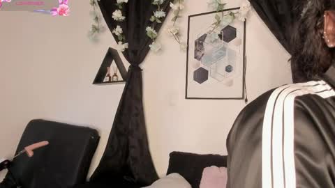Snapshot of kentha_mitchellss chatting on 04-29-26, 10:52 KENTHA online show from 04-29-26, 10:52