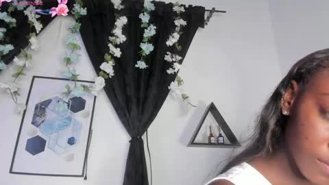 Snapshot of kentha_mitchellss chatting on 05-13-26, 11:29 KENTHA online show from 05-13-26, 11:29