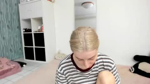 Snapshot of kenziedawton chatting on 07-12-26, 01:46 Kenzie online show from 07-12-26, 01:46