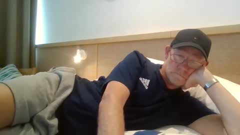 kevlooking4sez online show from 05-06-26, 04:56