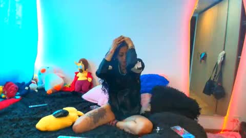 Snapshot of khaleesy13 chatting on 05-21-26, 06:37 khaleesy online show from 05-21-26, 06:37