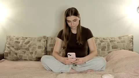 Ola my name is Lissa  Lets hit 10 Thumbs Up together   online show from 05-31-26, 06:09
