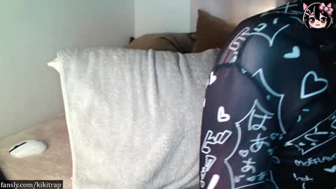 Snapshot of kikitrap chatting on 12-17-24, 06:24 Kiki Trap online show from 12-17-24, 06:24