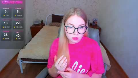 Snapshot of kim_girl_next_door chatting on 03-14-26, 12:21 KIM online show from 03-14-26, 12:21