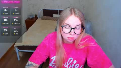 Snapshot of kim_girl_next_door chatting on 03-24-26, 10:42 KIM online show from 03-24-26, 10:42
