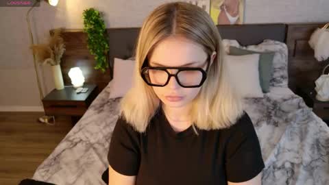 KimEvanss online show from 05-22-26, 05:47