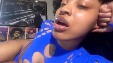 Kimi online show from 02-11-25, 04:02