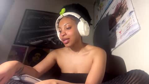 Kimi online show from 02-18-25, 11:11