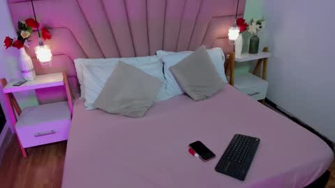 kimluna1 online show from 02-06-26, 03:44