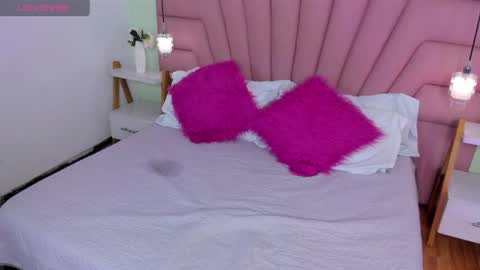 kimluna1 online show from 04-24-26, 03:42