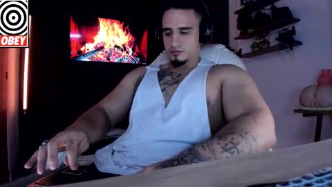 King Bear online show from 10-02-25, 12:17