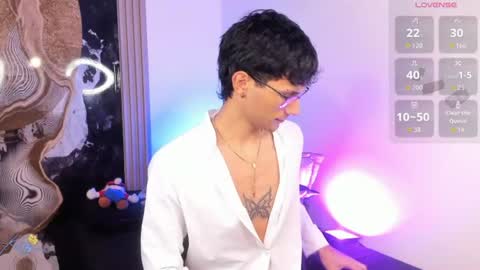 Snapshot of kingparker1 chatting on 06-28-26, 02:39 A L E X online show from 06-28-26, 02:39