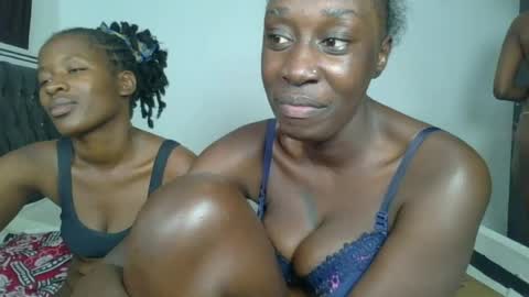 Snapshot of kinky_leila chatting on 07-07-26, 06:47 kinky_leila online show from 07-07-26, 06:47