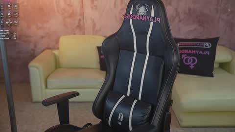 Snapshot of kira0541 chatting on 02-15-26, 08:16 Sweet girls online show from 02-15-26, 08:16