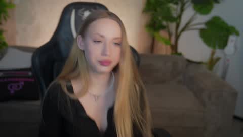 Snapshot of kira0541 chatting on 03-01-26, 12:12 Sweet girls online show from 03-01-26, 12:12