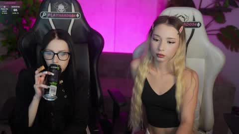 Sweet girls online show from 05-17-26, 10:44