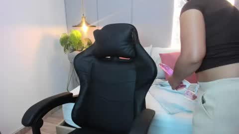 K I R A online show from 06-16-26, 12:30