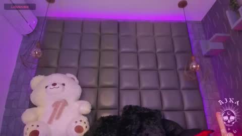 Snapshot of kira_vance chatting on 03-21-26, 08:19 Kira online show from 03-21-26, 08:19