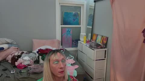 Snapshot of kirkcammerman1 chatting on 01-16-26, 06:17 Onya online show from 01-16-26, 06:17