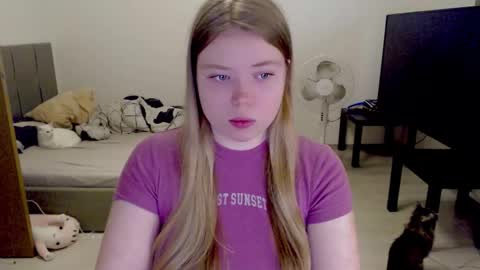 Jennyblonde and Emmabrunette online show from 11-06-25, 08:26