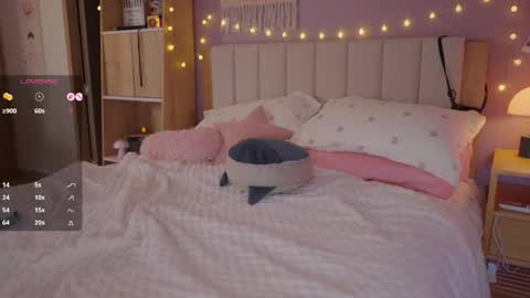Snapshot of kittenmoon_ chatting on 04-28-26, 08:36 online show from 04-28-26, 08:36