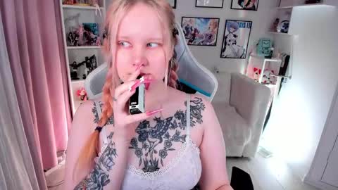 kittenxoann online show from 04-22-26, 05:36