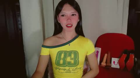 Snapshot of kitteylovesyou chatting on 12-22-25, 08:39 KITTY online show from 12-22-25, 08:39