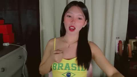 Snapshot of kitteylovesyou chatting on 03-11-26, 08:59 KITTY online show from 03-11-26, 08:59