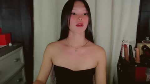 Snapshot of kitteylovesyou chatting on 04-06-26, 04:46 KITTY online show from 04-06-26, 04:46