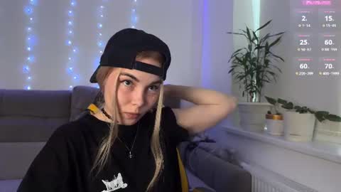 Veronica online show from 06-19-26, 10:08